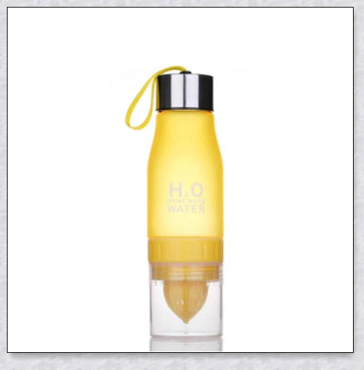 H2O Fruit Infusion Water Bottle with Vibrant Fruit Slices Floating Inside