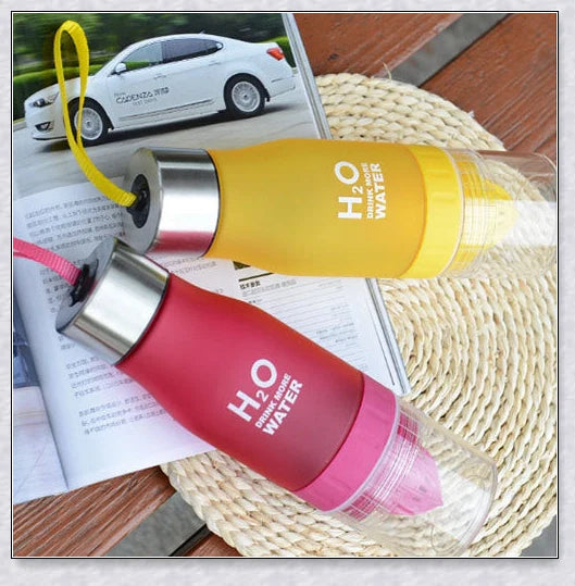 H2O Fruit Infusion Water Bottle with Vibrant Fruit Slices Floating Inside