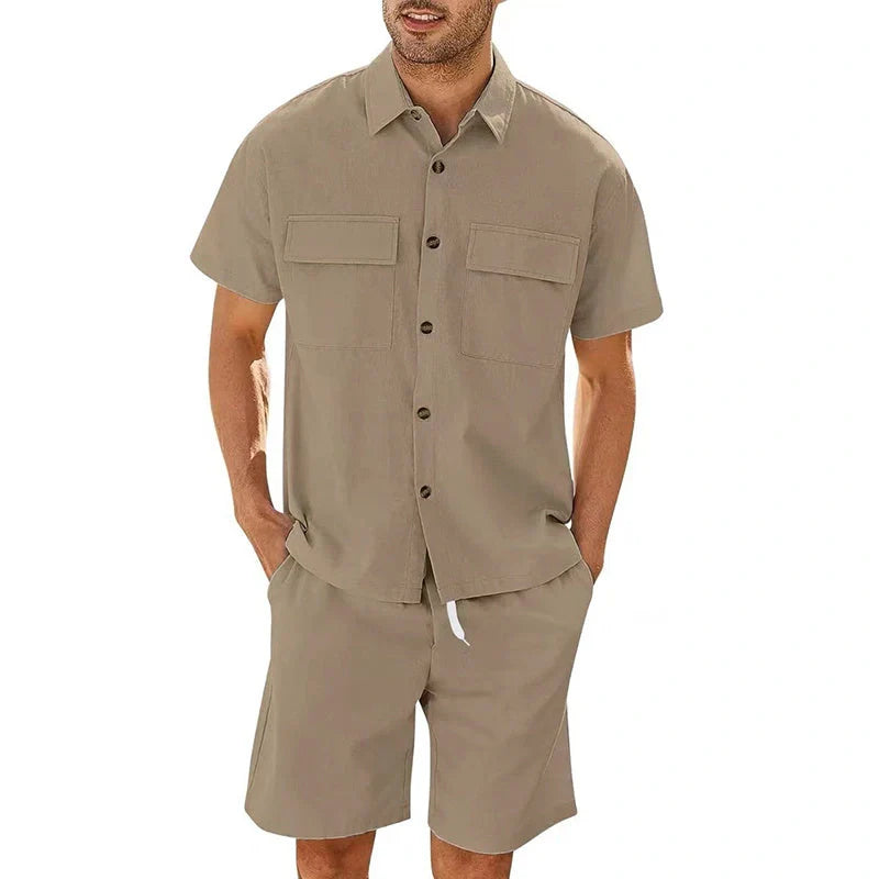 A stylish summer suit featuring a short-sleeved shirt and drawstring shorts in a variety of classic colours, perfect for leisure and sports activities.