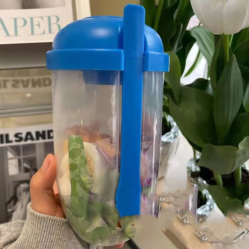 Modern minimalist salad cup with fork and cover in four colours, 1000ml capacity