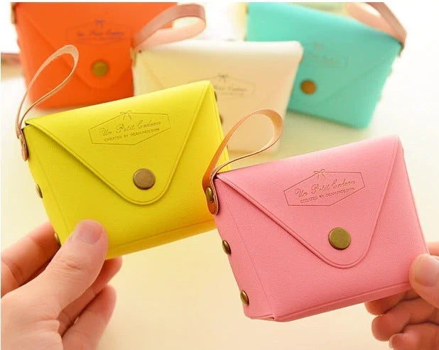 Vibrant macaron-shaped key case in candy colours for keys organisation