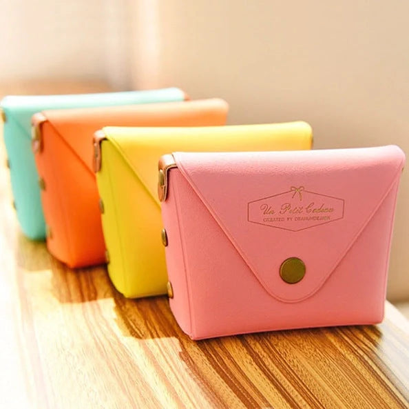Vibrant macaron-shaped key case in candy colours for keys organisation