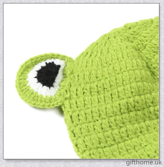 Adorable frog-themed crochet baby beanie and bloomer set for newborn photography