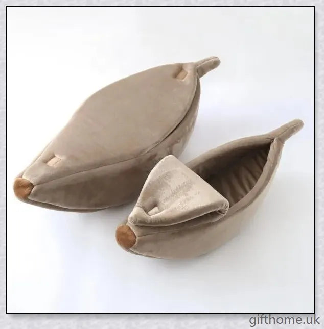 Comfortable Banana Pet Nest - Cosy Boat-Shaped Pet Sleeping Bag with Arctic Velvet and Plush Materials