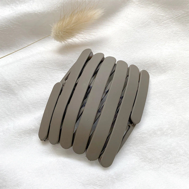 Retractable Pocket Hair Band - A stylish, secure, and convenient hair accessory that can be easily stored in your pocket or bag.