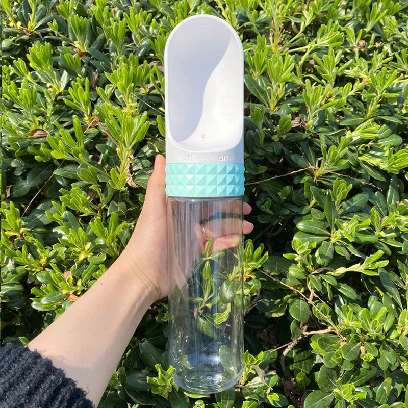 Portable dog water cup with one-click lock for outdoor travel