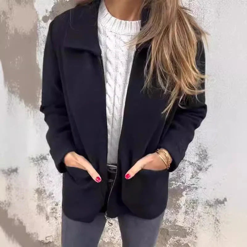 Stylish lapel jacket with zip and pockets in various colours, designed for fashionable autumn and winter wear
