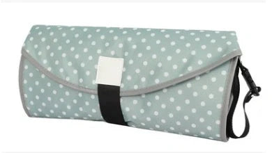 Versatile baby changing mat in various colourful patterns, made of durable 420 Oxford fabric and waterproof material.