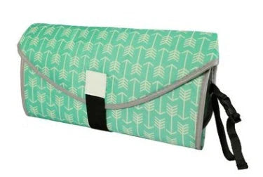 Versatile baby changing mat in various colourful patterns, made of durable 420 Oxford fabric and waterproof material.