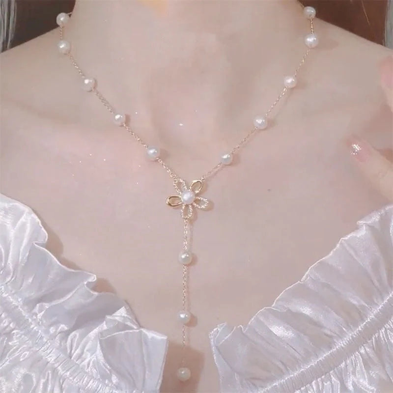 Freshwater pearl necklace with flower design and real gold plating