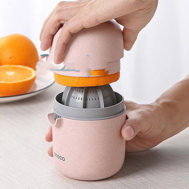 Versatile manual fruit juicer made with wheat straw and PP plastic, capable of juicing a variety of citrus and soft fruits