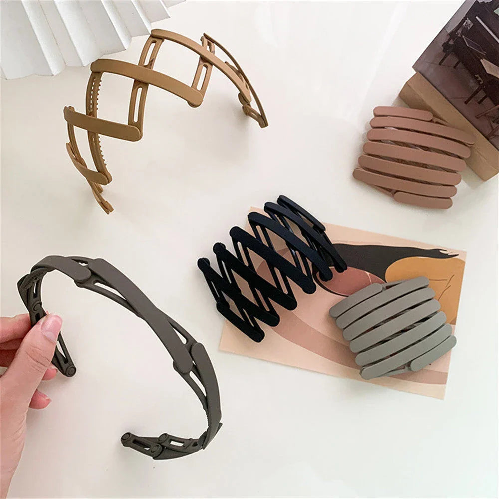 Retractable Pocket Hair Band - A stylish, secure, and convenient hair accessory that can be easily stored in your pocket or bag.