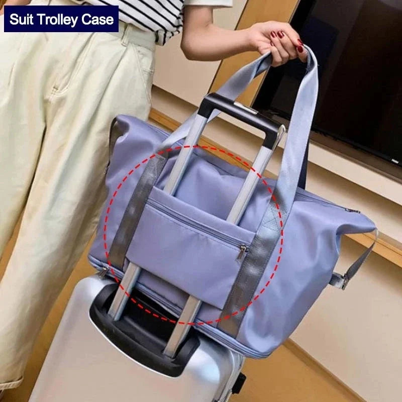 Expandable travel duffel bag with adjustable shoulder strap, multiple interior pockets, and water-resistant Oxford cloth material