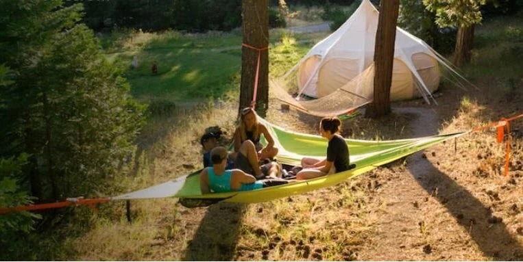 Spacious 3-person outdoor hammock with unique 3-point anchor system for maximum comfort and stability