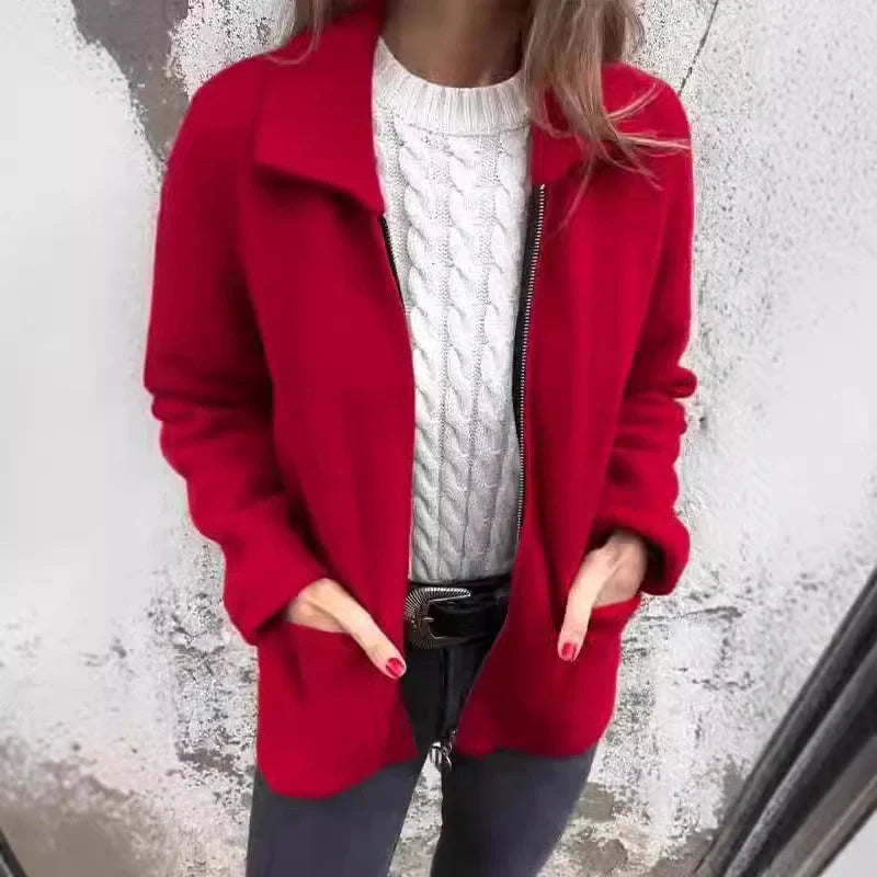 Stylish lapel jacket with zip and pockets in various colours, designed for fashionable autumn and winter wear