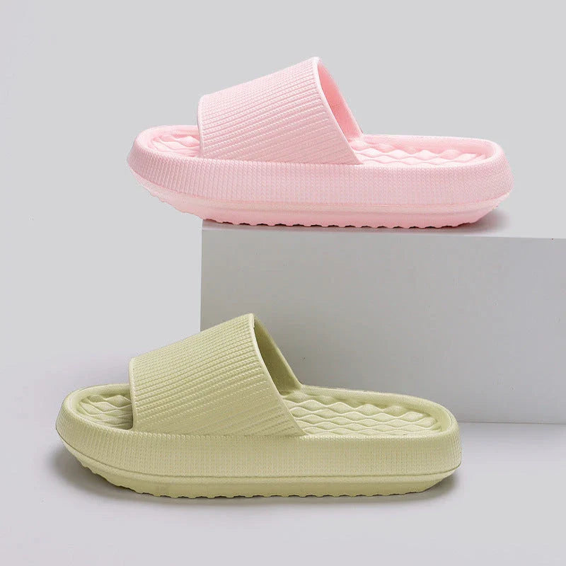 Comfortable anti-slip rhombus-patterned slippers in various vibrant colors for summer lounging
