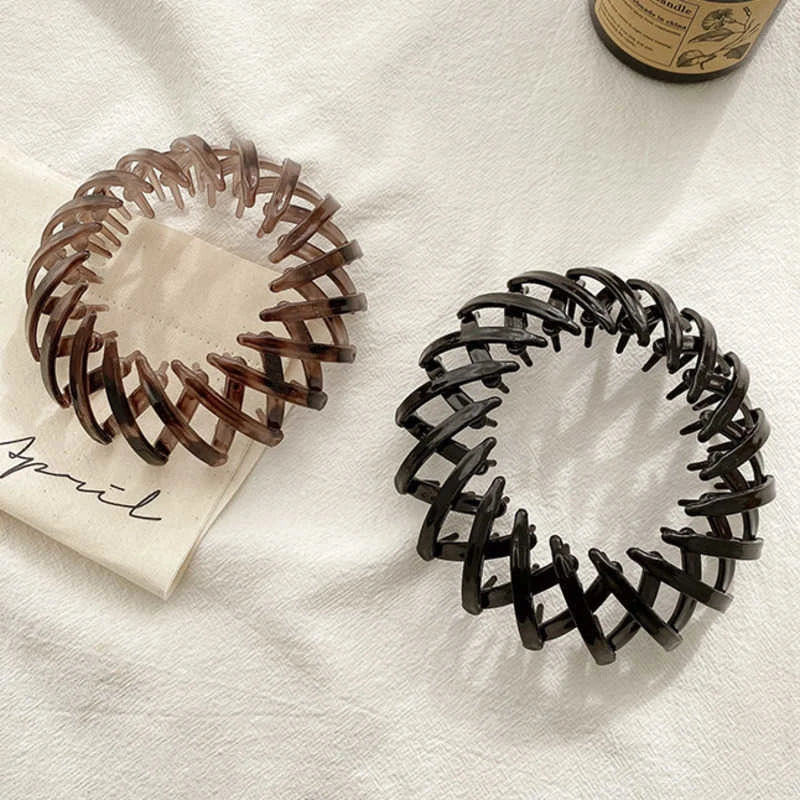 Elegant hair circle accessory with flexible design and teeth for creating stylish ponytails