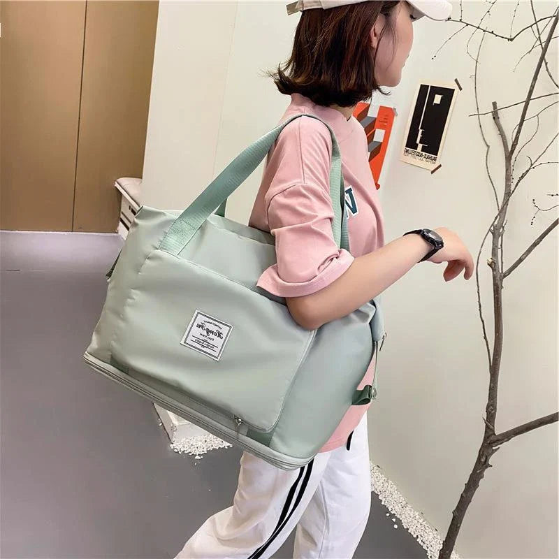 Expandable travel duffel bag with adjustable shoulder strap, multiple interior pockets, and water-resistant Oxford cloth material