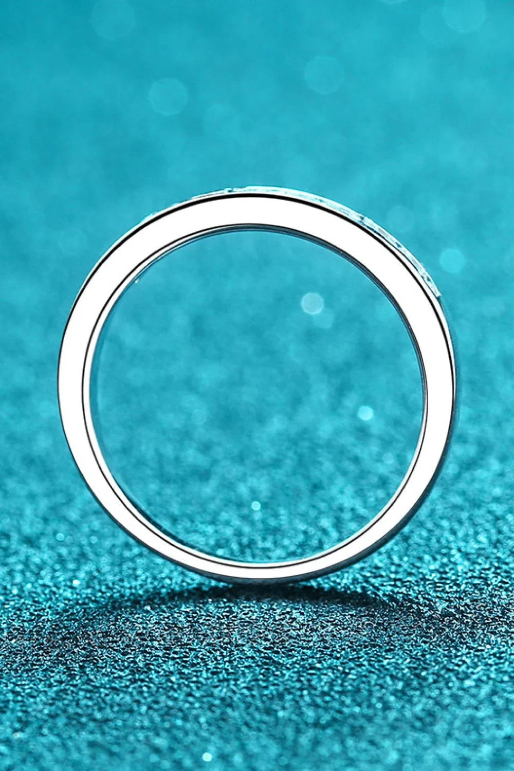 A modern, minimalist 925 sterling silver ring featuring a sparkling moissanite centre stone