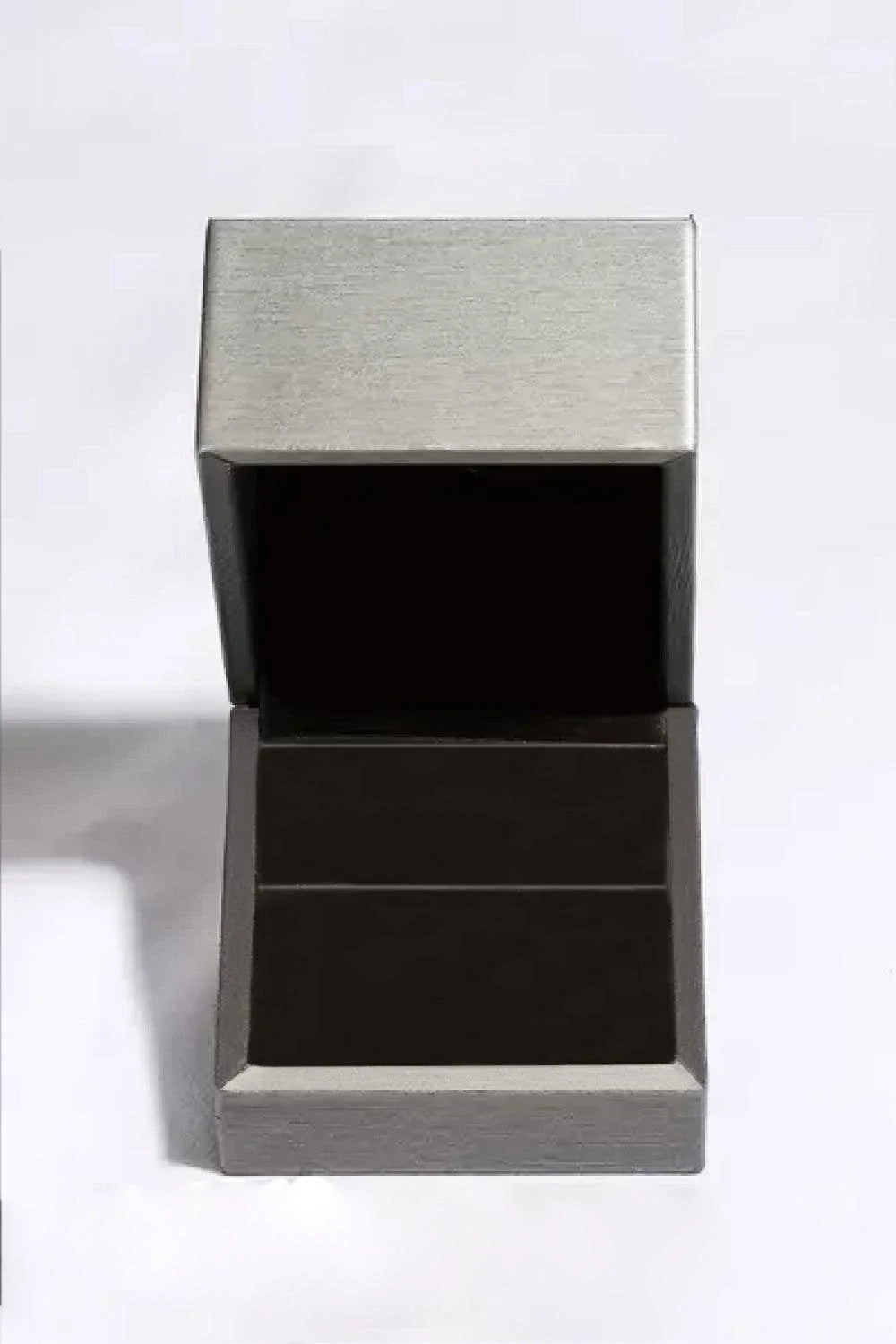 A modern, minimalist 925 sterling silver ring featuring a sparkling moissanite centre stone