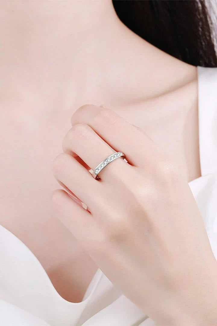 A modern, minimalist 925 sterling silver ring featuring a sparkling moissanite centre stone