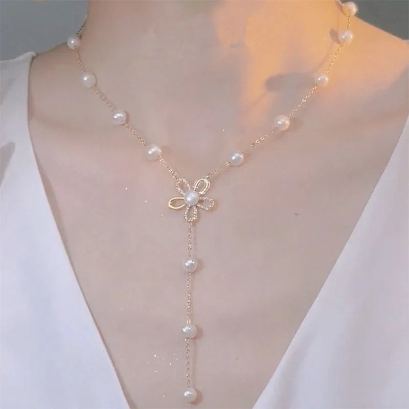 Freshwater pearl necklace with flower design and real gold plating