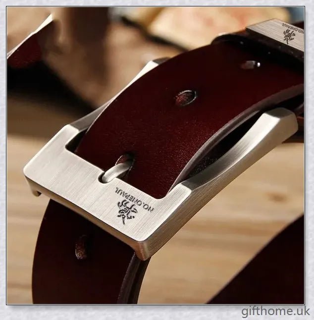 Adjustable belt with automatic buckle, made of high-quality leather in a sleek, contemporary design
