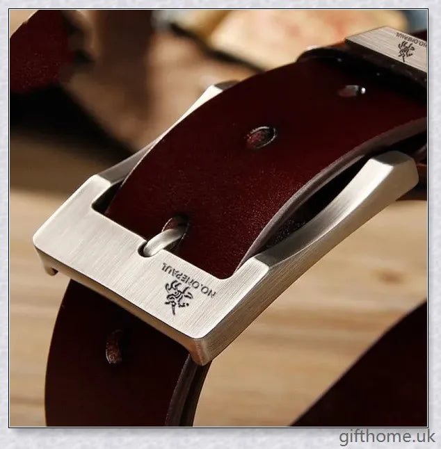 Adjustable belt with automatic buckle, made of high-quality leather in a sleek, contemporary design