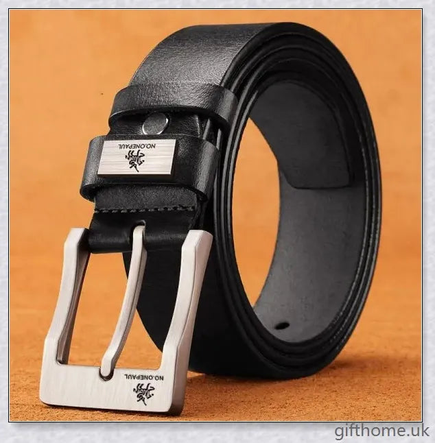 Adjustable belt with automatic buckle, made of high-quality leather in a sleek, contemporary design
