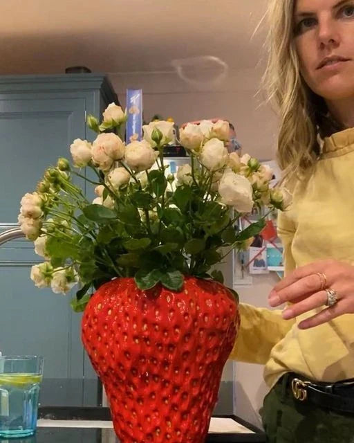 Creative Design Strawberry Ceramic Vase - Unique Floral Display for Home Decor