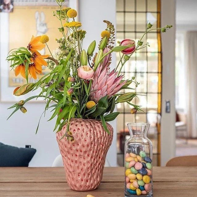 Creative Design Strawberry Ceramic Vase - Unique Floral Display for Home Decor