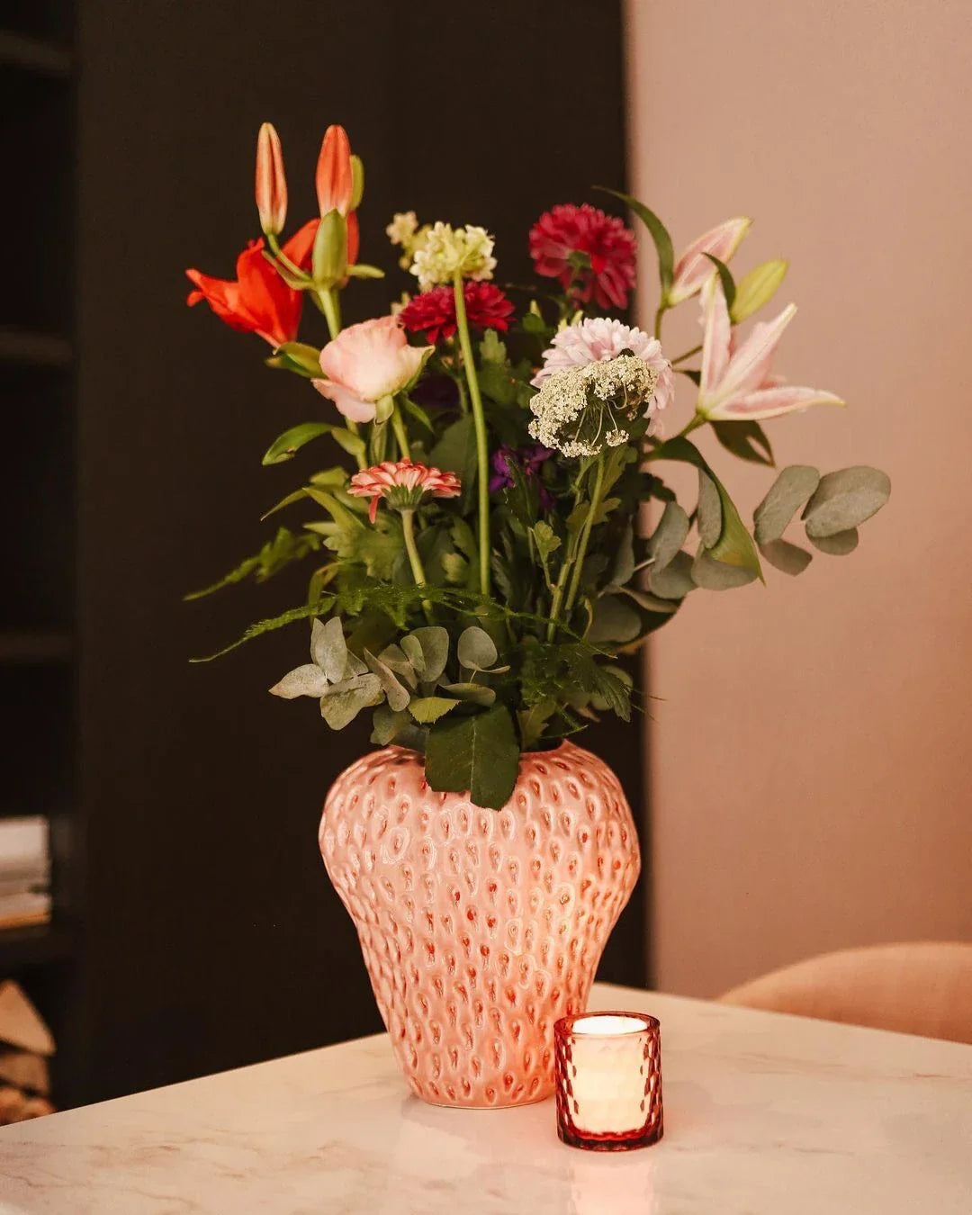 Creative Design Strawberry Ceramic Vase - Unique Floral Display for Home Decor