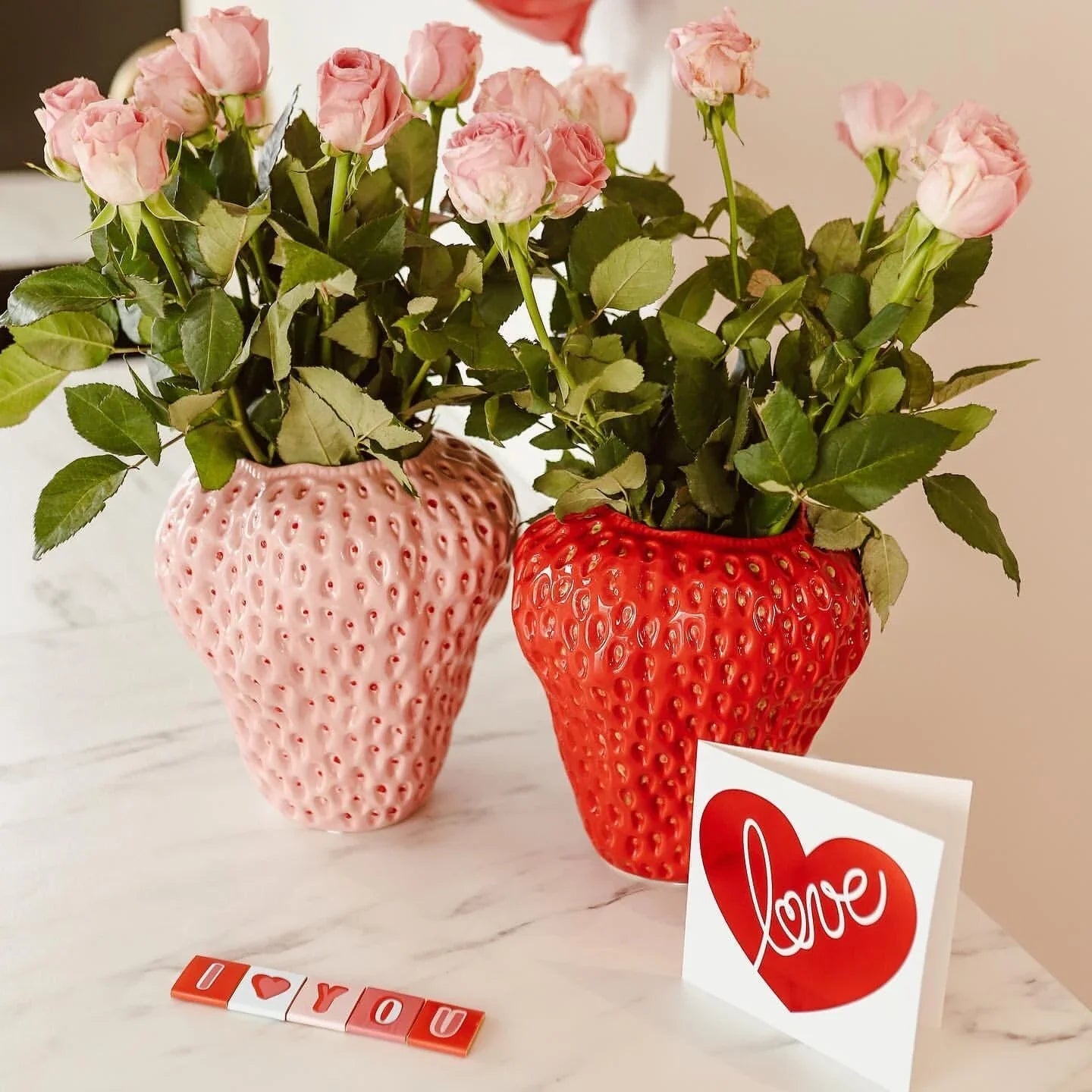 Creative Design Strawberry Ceramic Vase - Unique Floral Display for Home Decor