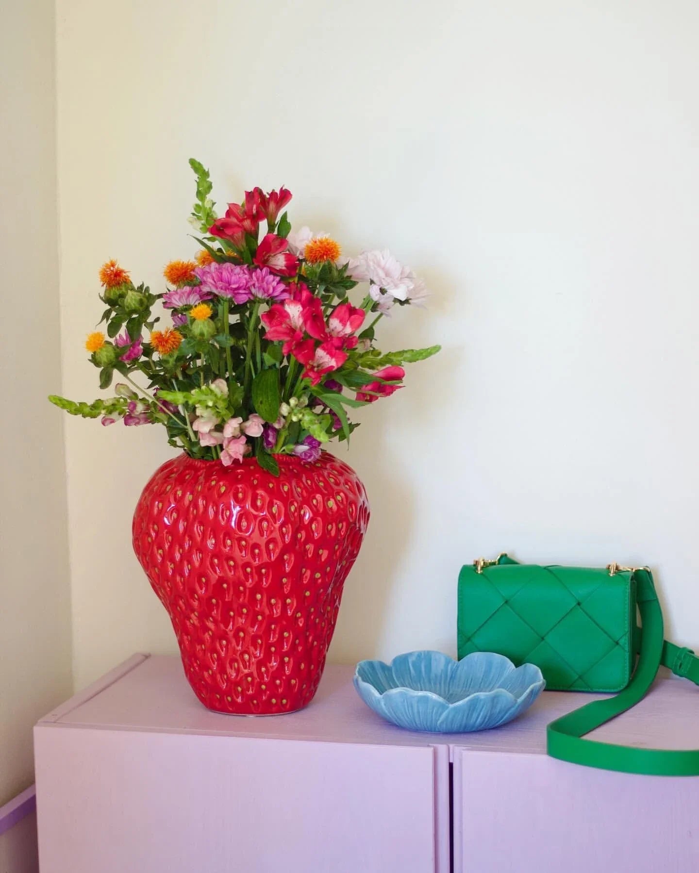 Creative Design Strawberry Ceramic Vase - Unique Floral Display for Home Decor