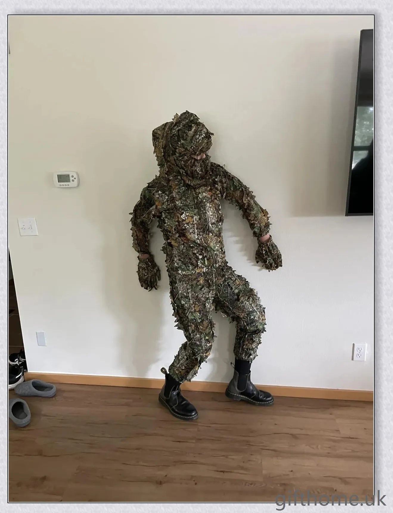 Ghillie Camouflage Camo Suit with 3D leaf pattern for seamless blending in natural environments