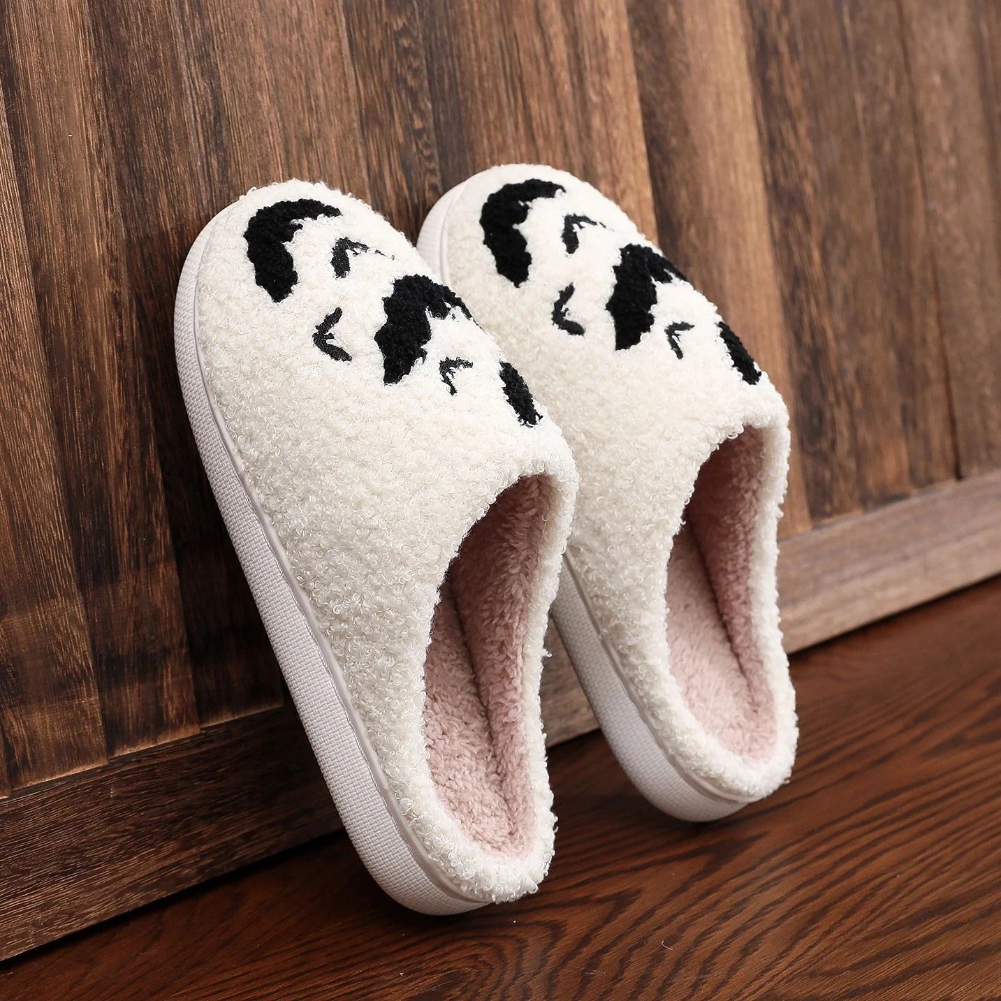 Cosy Bat Slippers for Halloween - Soft Plush Unisex House Shoes in black and white
