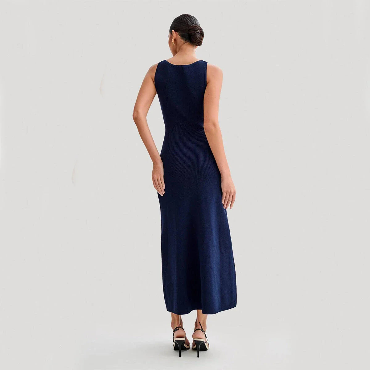 Sophisticated knit sleeveless dress with a slim, figure-flattering silhouette in apricot and blue colors