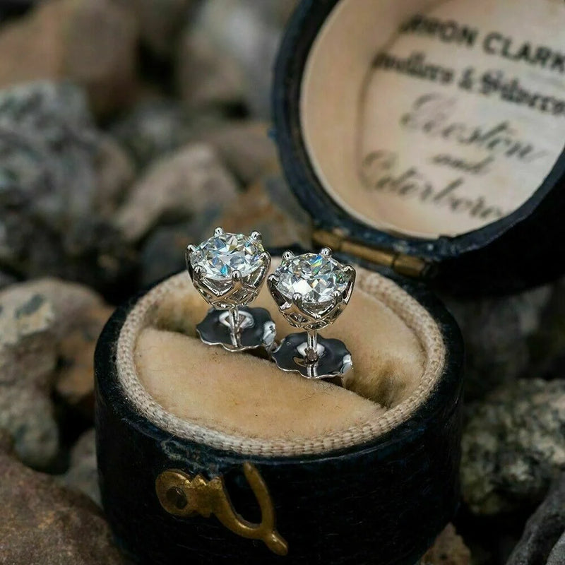 GiftHome UK Elegant Six-Claw Diamond Zircon Ear Studs - British Style Jewellery