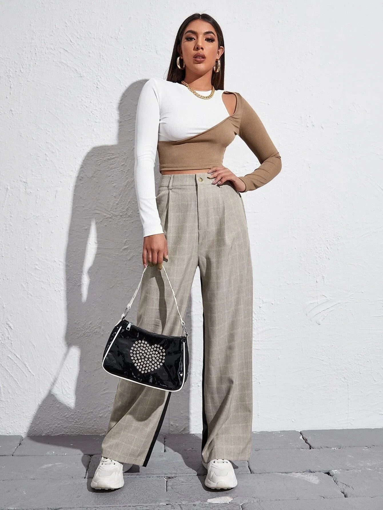Stylish strapless cropped t-shirt in a trendy colorblock design, perfect for elevating any casual outfit.