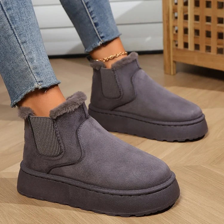 Stylish women's winter snow boots in various colours, featuring a thick sole and plush lining for warmth.
