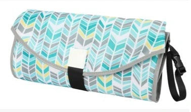 Versatile baby changing mat in various colourful patterns, made of durable 420 Oxford fabric and waterproof material.