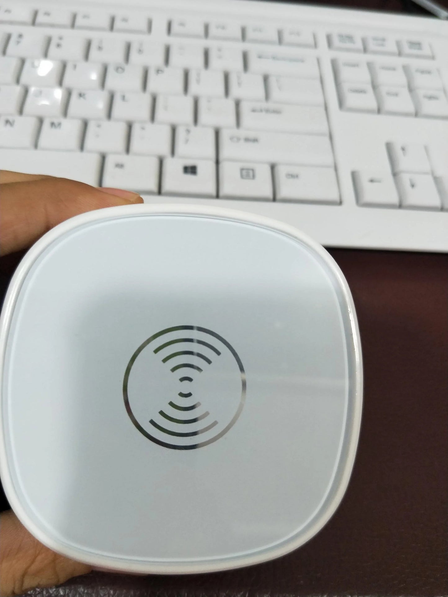 Compact desktop vacuum cleaner with USB charging and strong suction power