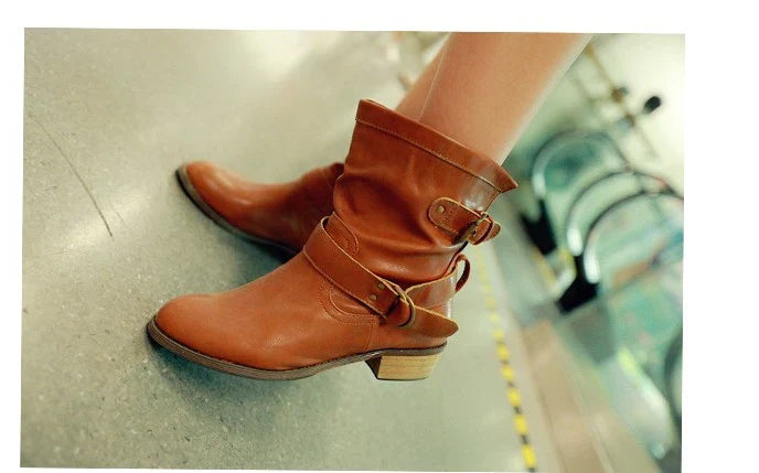 European and American round head low heel boots in black and brown colours, showcasing a classic and comfortable design