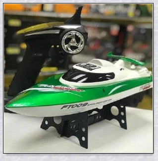 RC Speed Turbo Racing Boat - Sleek, high-performance remote control boat with aerodynamic design and powerful propulsion for exhilarating water adventures.