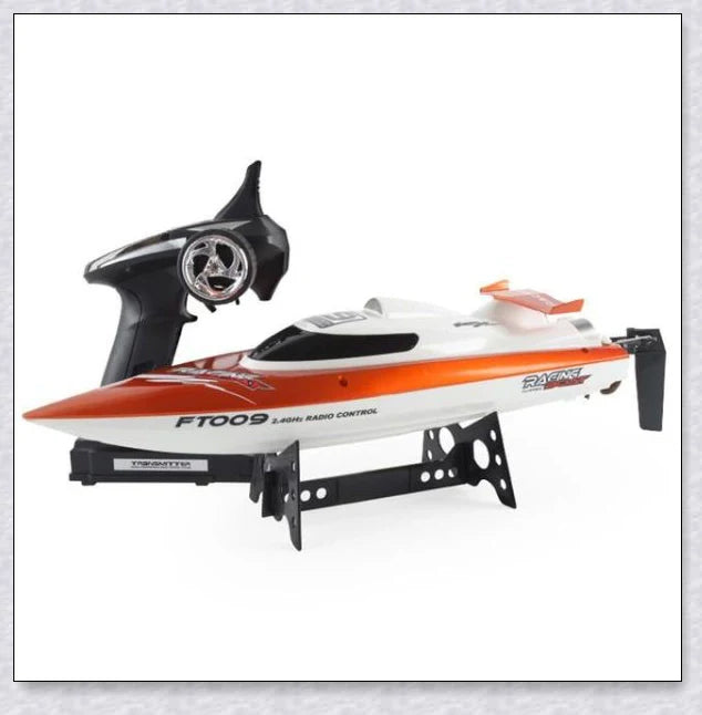 RC Speed Turbo Racing Boat - Sleek, high-performance remote control boat with aerodynamic design and powerful propulsion for exhilarating water adventures.
