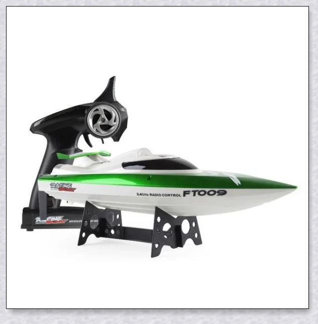 RC Speed Turbo Racing Boat - Sleek, high-performance remote control boat with aerodynamic design and powerful propulsion for exhilarating water adventures.