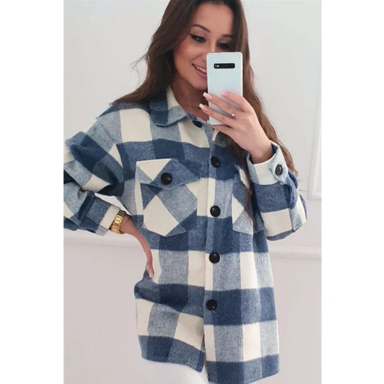 Loose plaid woollen long-sleeved jacket in a relaxed, oversized fit with a classic British-inspired design