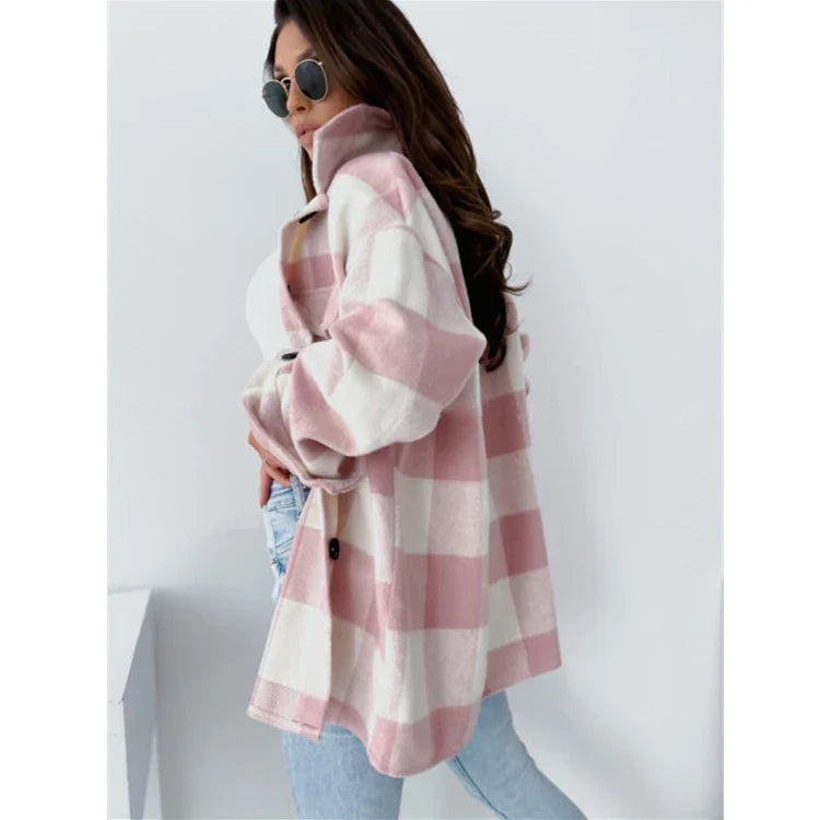 Loose plaid woollen long-sleeved jacket in a relaxed, oversized fit with a classic British-inspired design