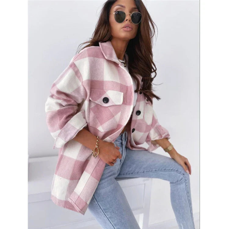 Loose plaid woollen long-sleeved jacket in a relaxed, oversized fit with a classic British-inspired design