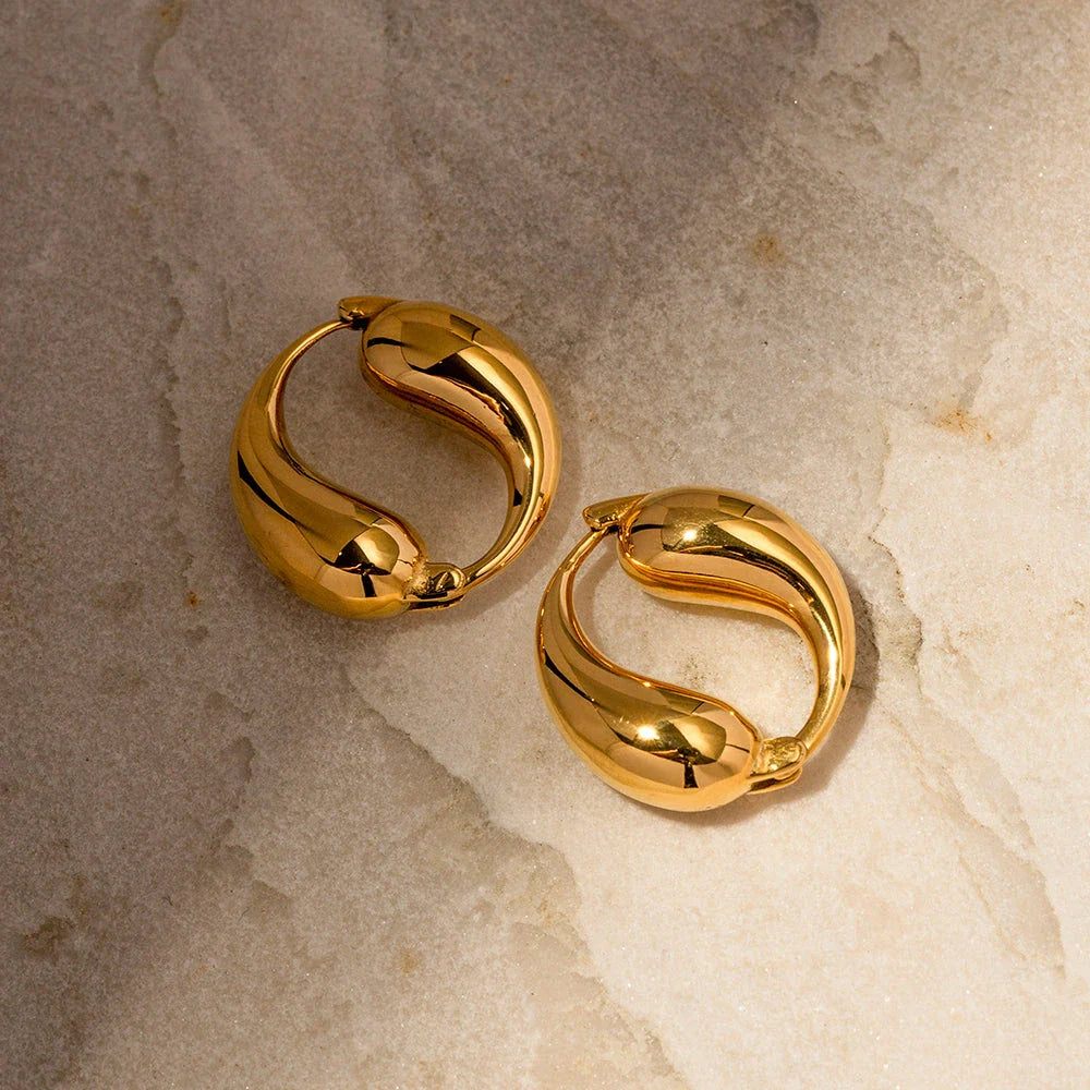 Elegant 18K gold-plated stainless steel water drop earrings with a vintage O-shaped pendant, designed for timeless style and everyday wear.